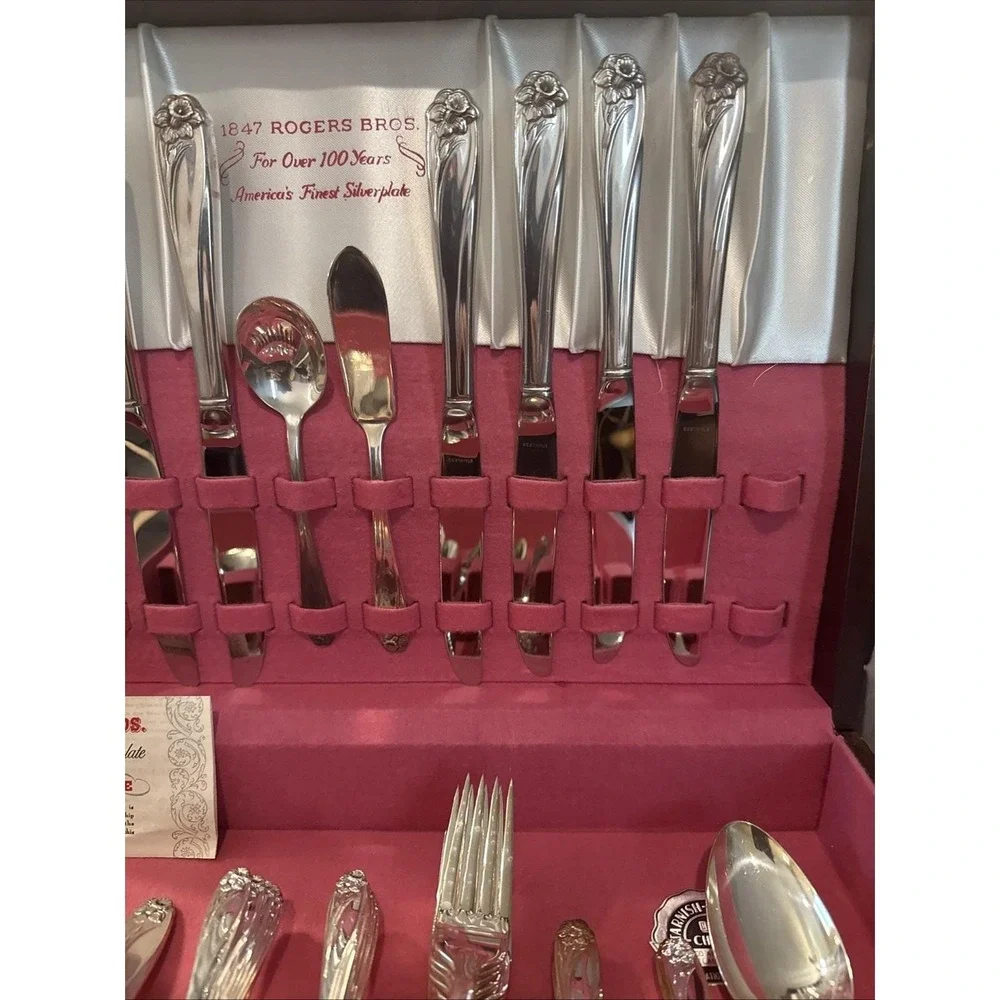 1847 Rogers Bros Silverplate Daffodil Wood Chest 52 Pieces Set 1950S #2